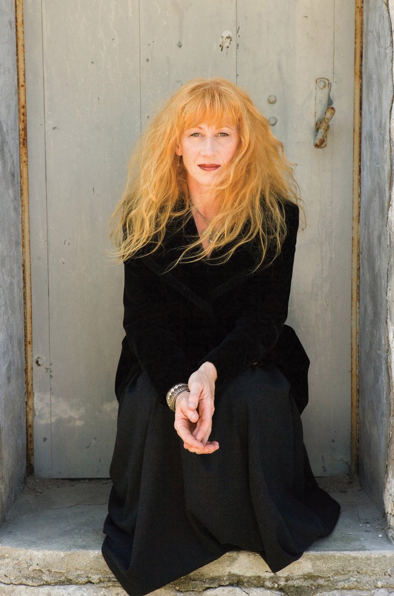 Лорина маккеннитт. Loreena MCKENNITT молодая. Loreena MCKENNITT В молодости. Loreena MCKENNITT В юности.